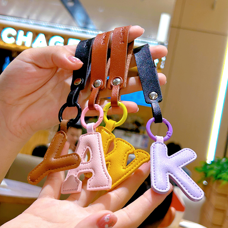 Monogram Keychain Leather - Креативные брелки из искусственной кожи с